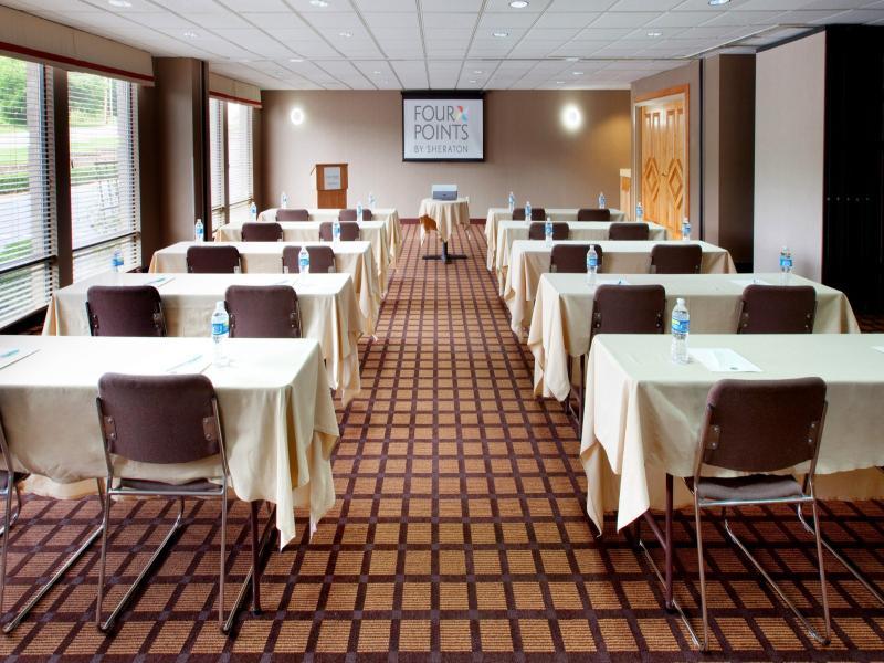Four Points By Sheraton Charlotte/Пайнвил Екстериор снимка