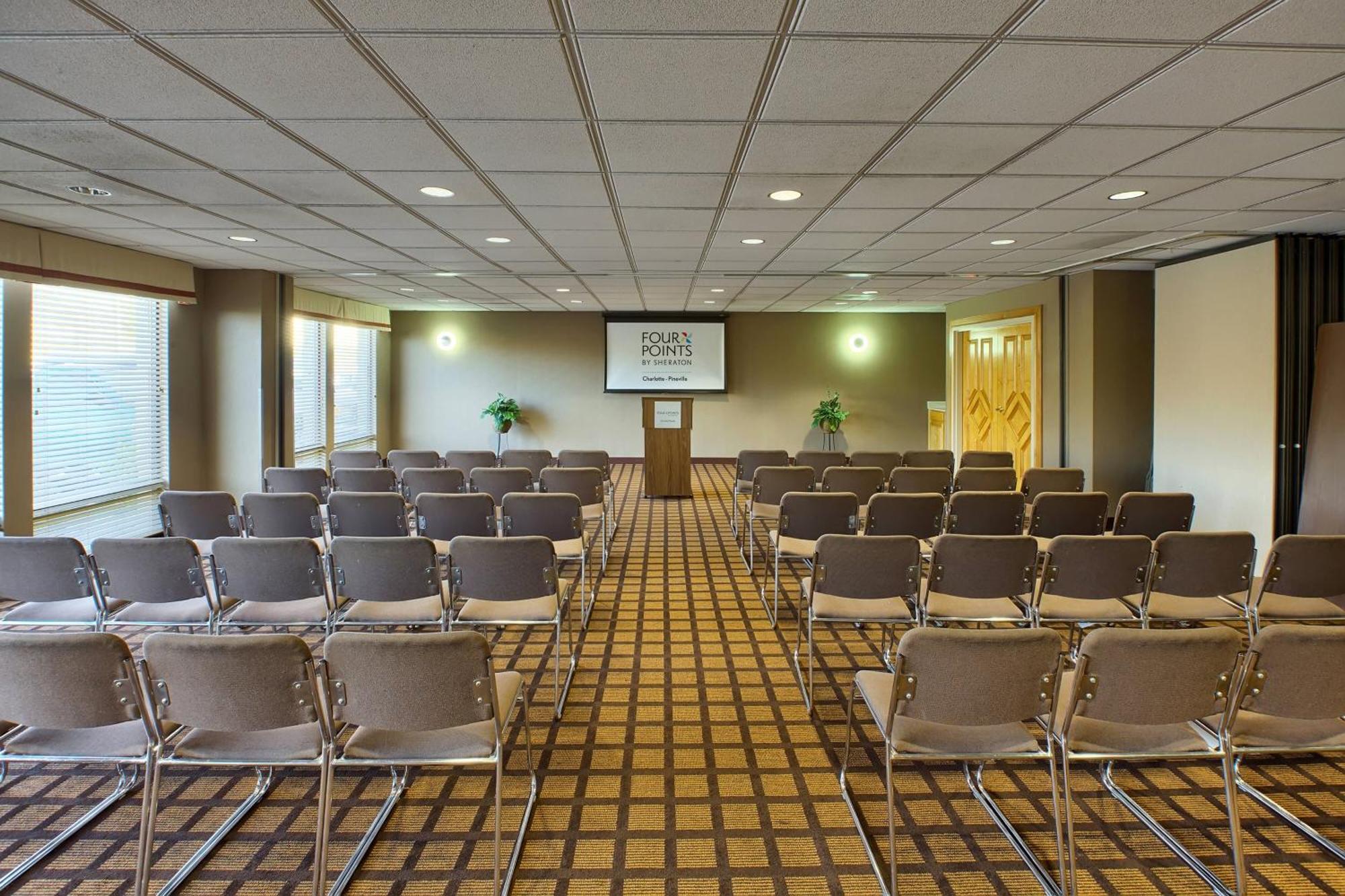 Four Points By Sheraton Charlotte/Пайнвил Екстериор снимка
