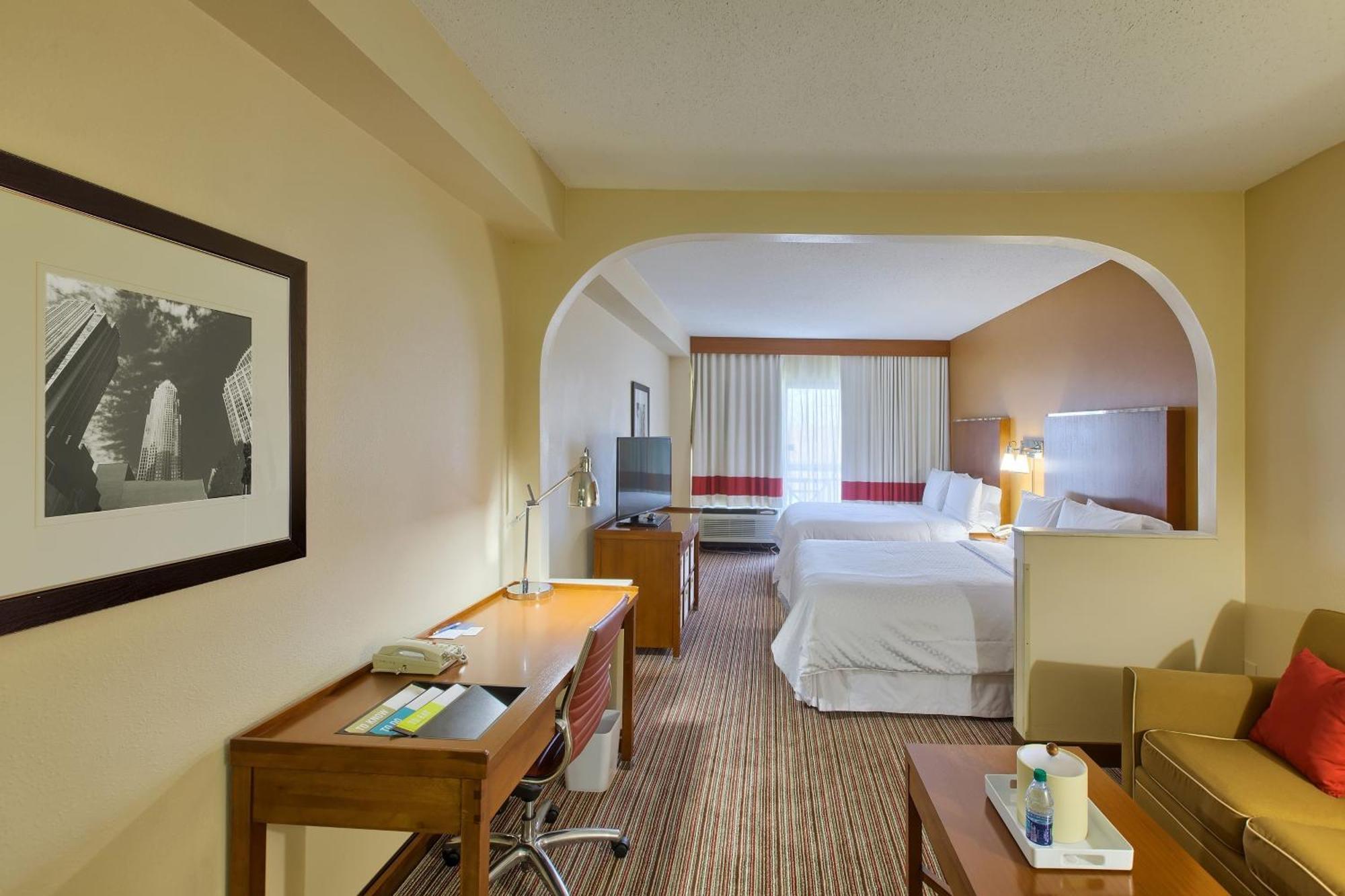 Four Points By Sheraton Charlotte/Пайнвил Екстериор снимка