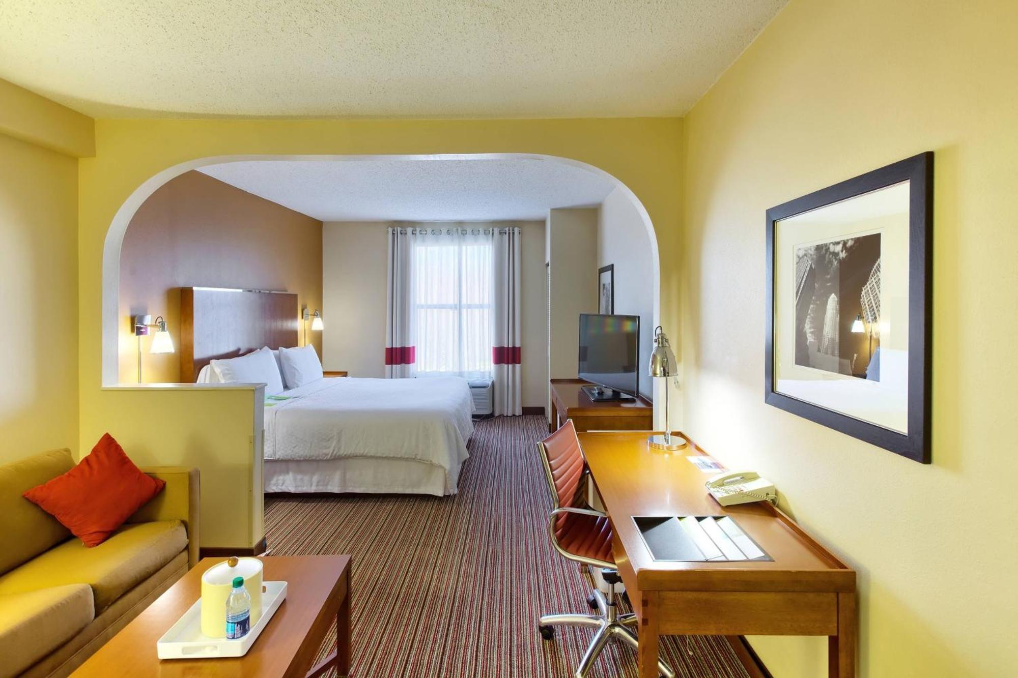 Four Points By Sheraton Charlotte/Пайнвил Екстериор снимка