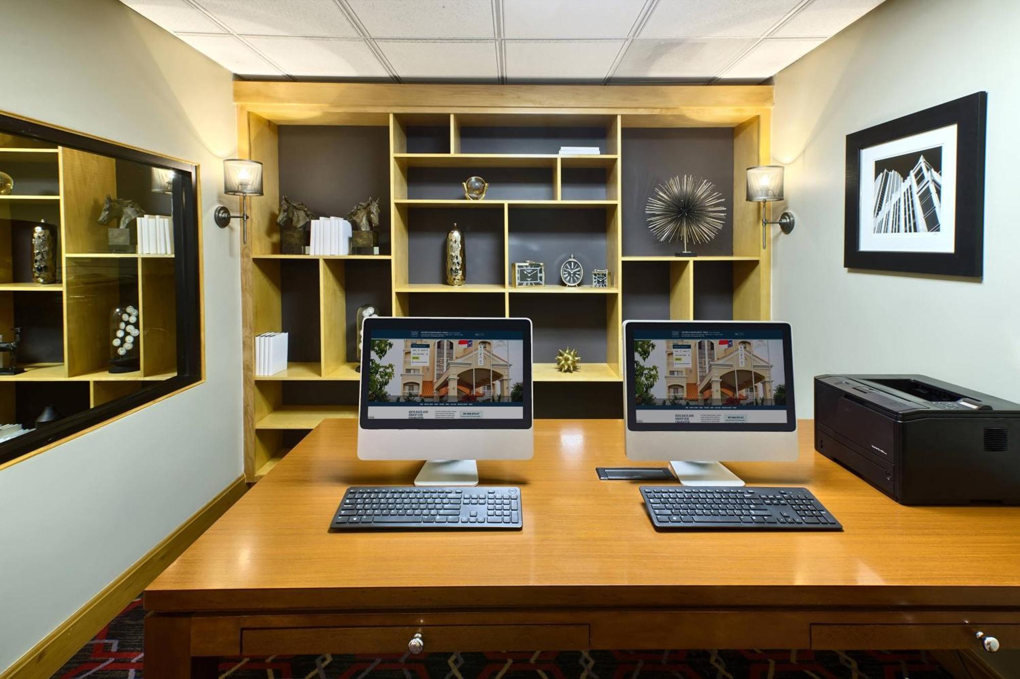 Four Points By Sheraton Charlotte/Пайнвил Екстериор снимка