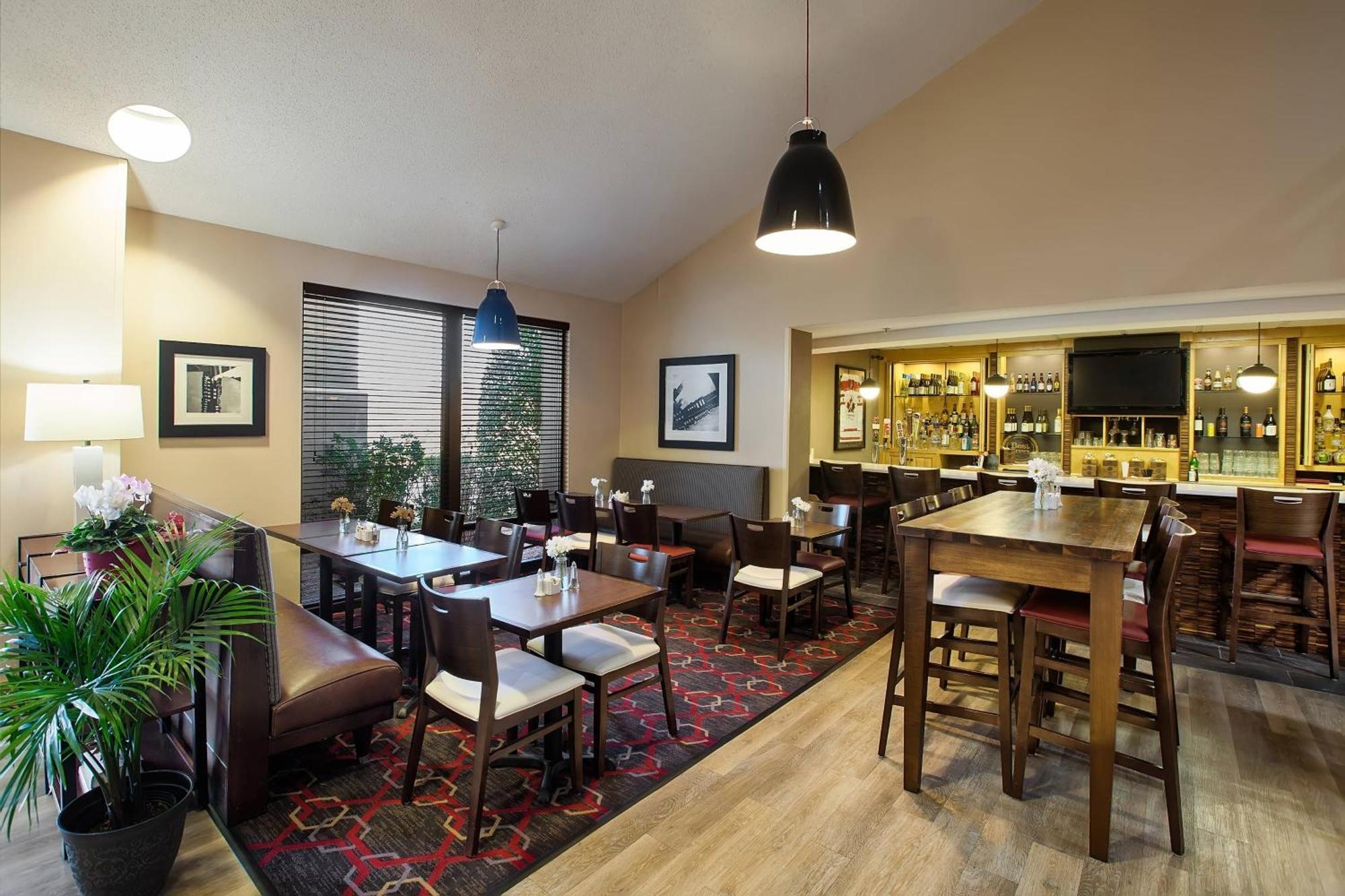 Four Points By Sheraton Charlotte/Пайнвил Екстериор снимка