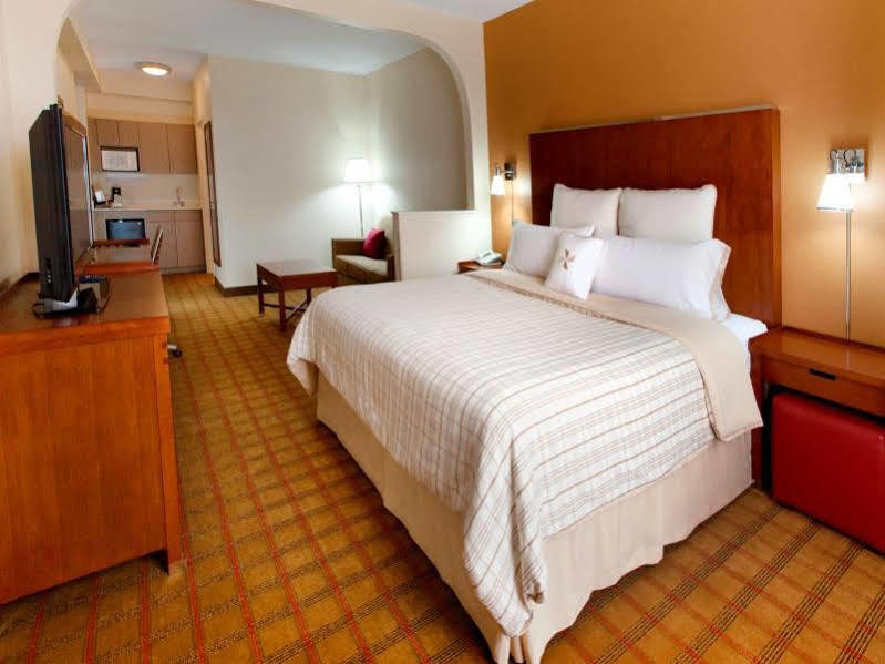Four Points By Sheraton Charlotte/Пайнвил Екстериор снимка
